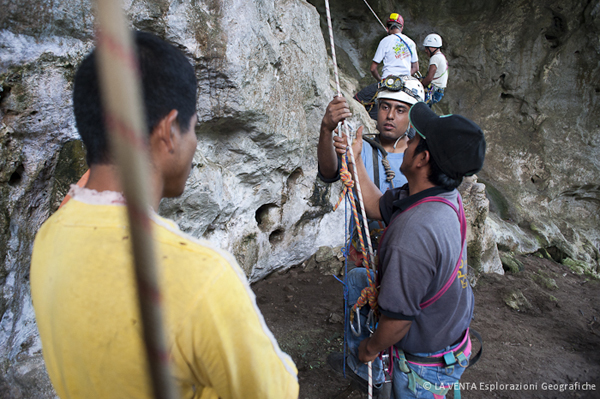 I ragazzi delle colonie seguono il mini corso dell'aprile 2010 (foto Natalino Russo)